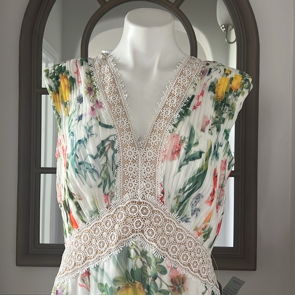 Tadashi Shoji Floral Pleat Chiffon Trumpet Gown White Floral, Size 10 NWT $588 - Picture 16 of 17